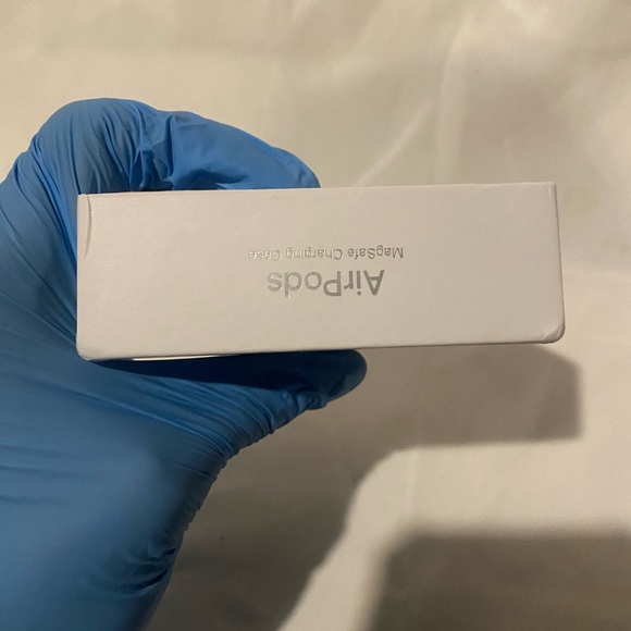 AirPod 3rd Generation - Picture 4 of 4